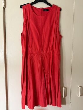Classic Sleeveless Red Women’s Dress